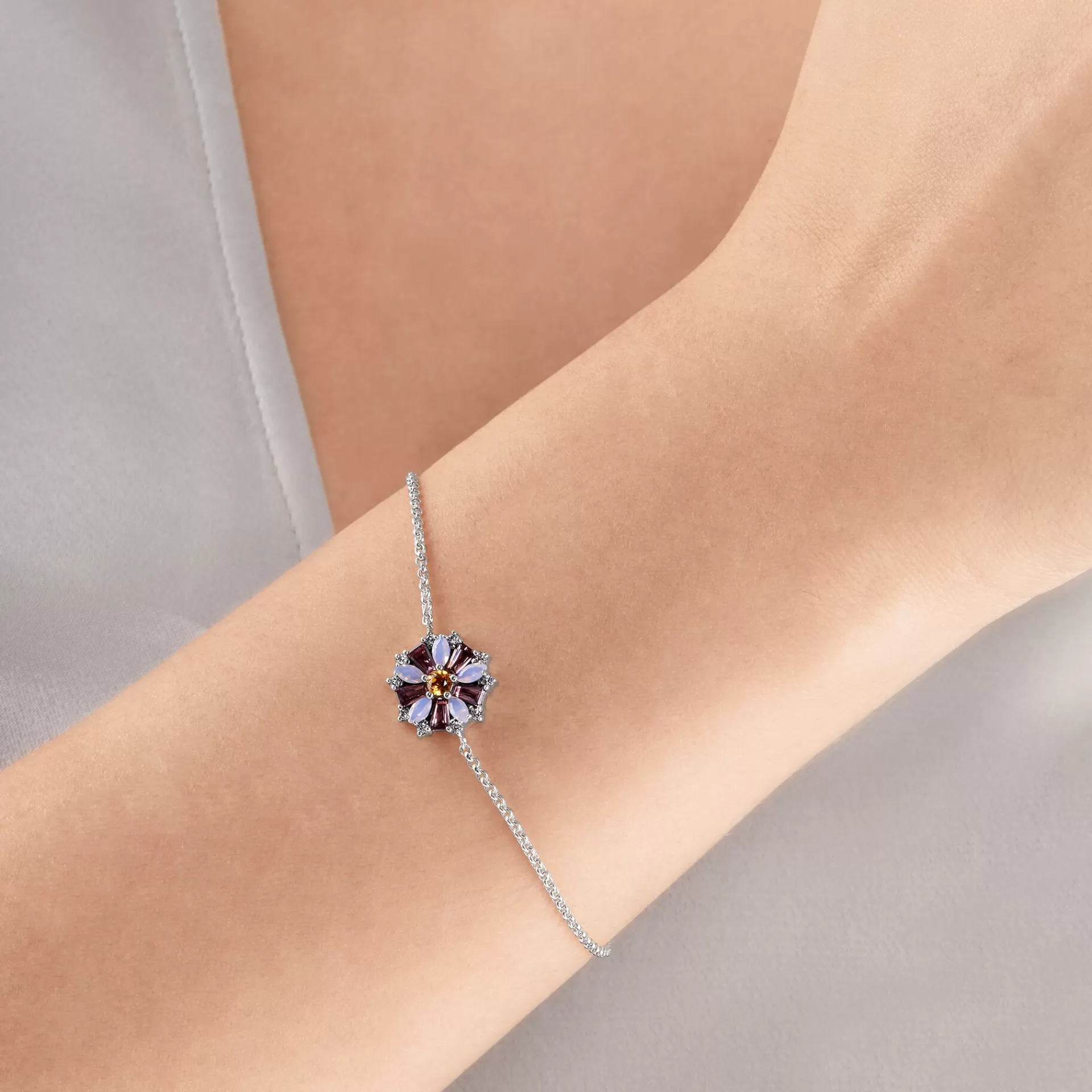 THOMAS SABO Armband | Upp till SEK 1.500<ARMBAND BLOMMOR STENAR I F&AUML;RG SILVER silverfargad, violett, vit, rosa, orange