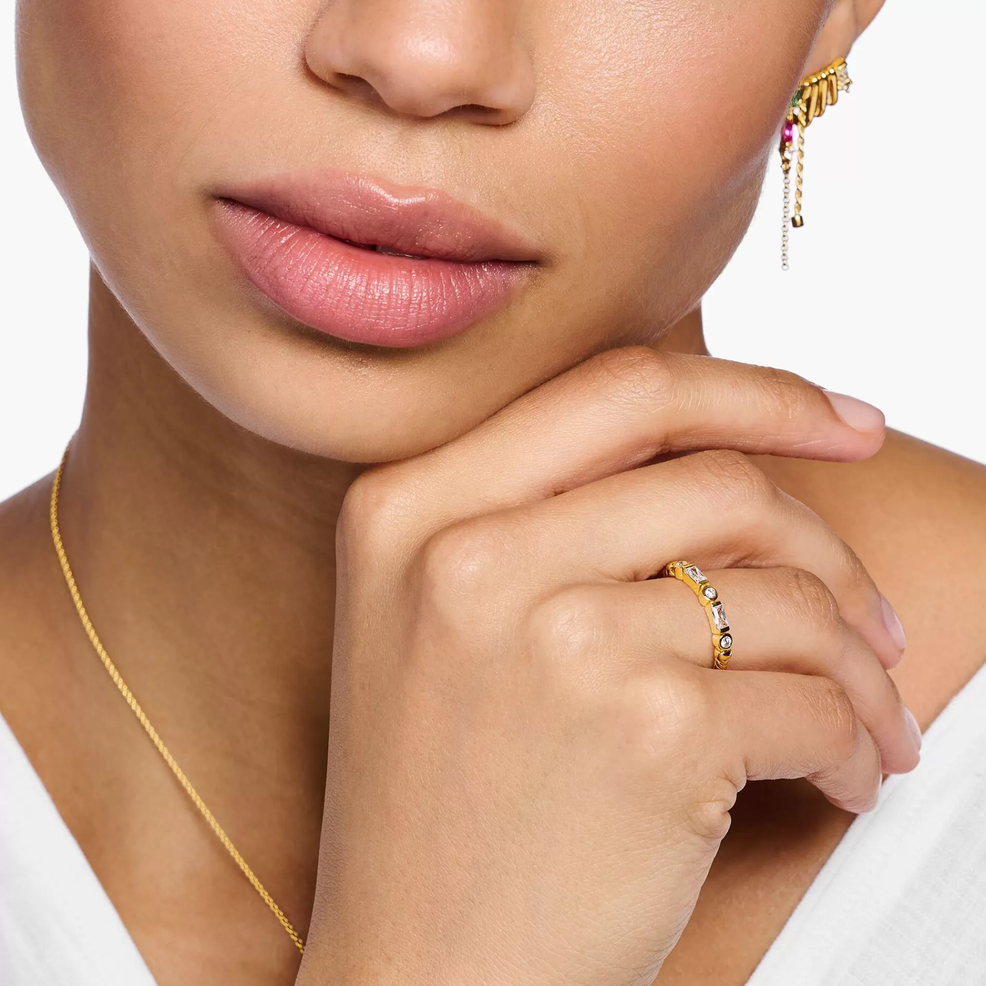 THOMAS SABO Ringar<BANDRING REP MED VITA STENAR GULDPL&AUML;TERAD gult guldfargad, vit, röd