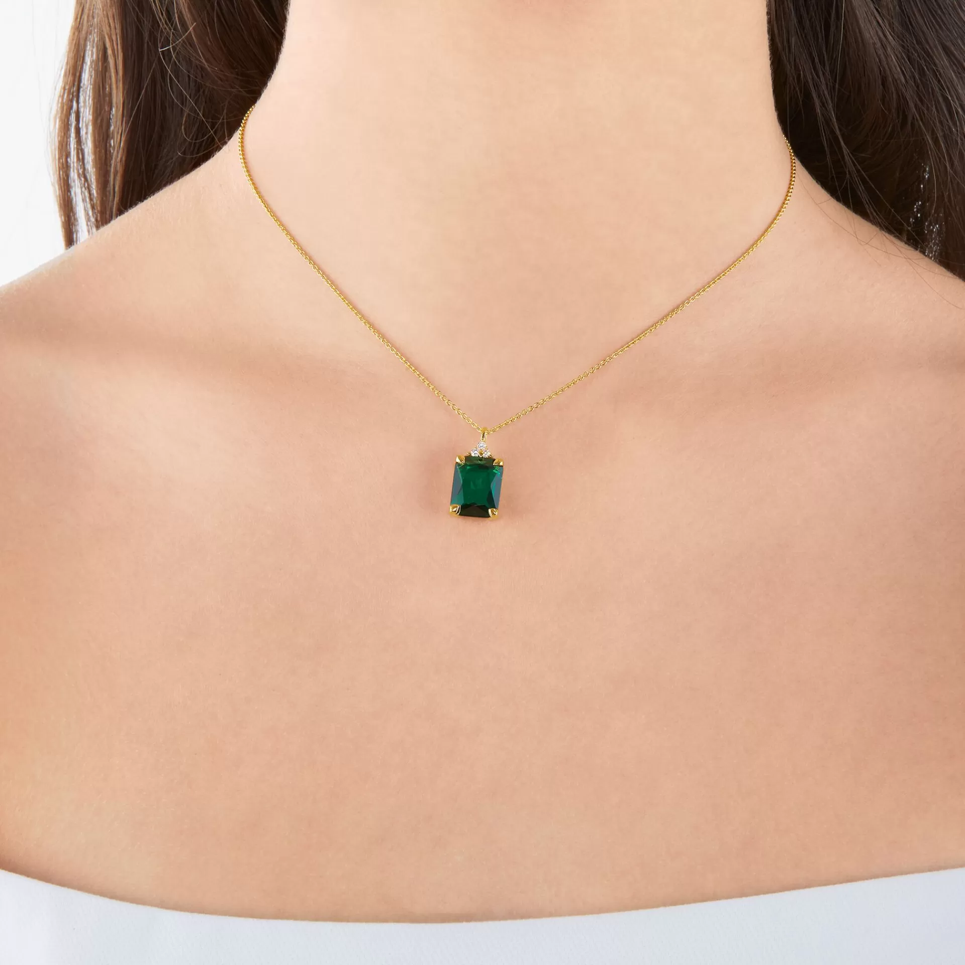 THOMAS SABO Halsband | Upp till SEK 3.000<HALSBAND MED GR&OUML;N OCH VITA STENAR GULDPL&AUML;TERAD gult guldfargad, grön, vit