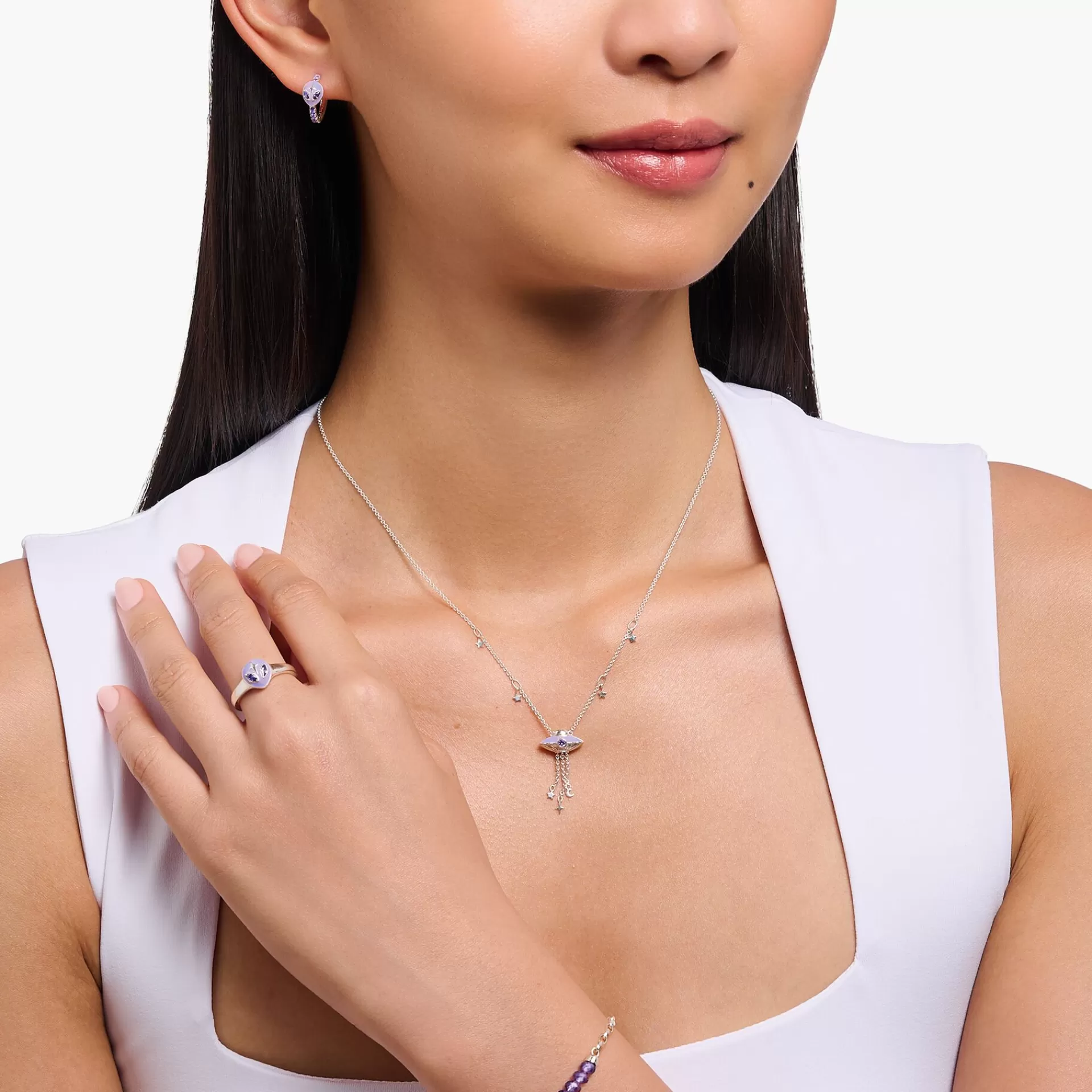 THOMAS SABO Halsband | Glow in the Dark<HALSBAND MED UFO OCH STJ&AUML;RNH&AUML;NGEN SILVER silverfargad, violett
