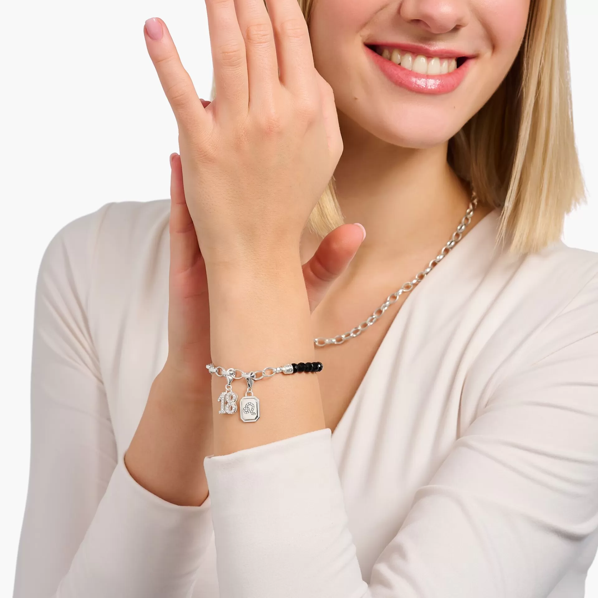 THOMAS SABO Charm Armband | Charm Armband<LEDAMOT CHARM-ARMBAND MED SVART OBSIDIAN BEADS OCH CHARMISTA BRICKA SILVER silverfargad, svart, vit