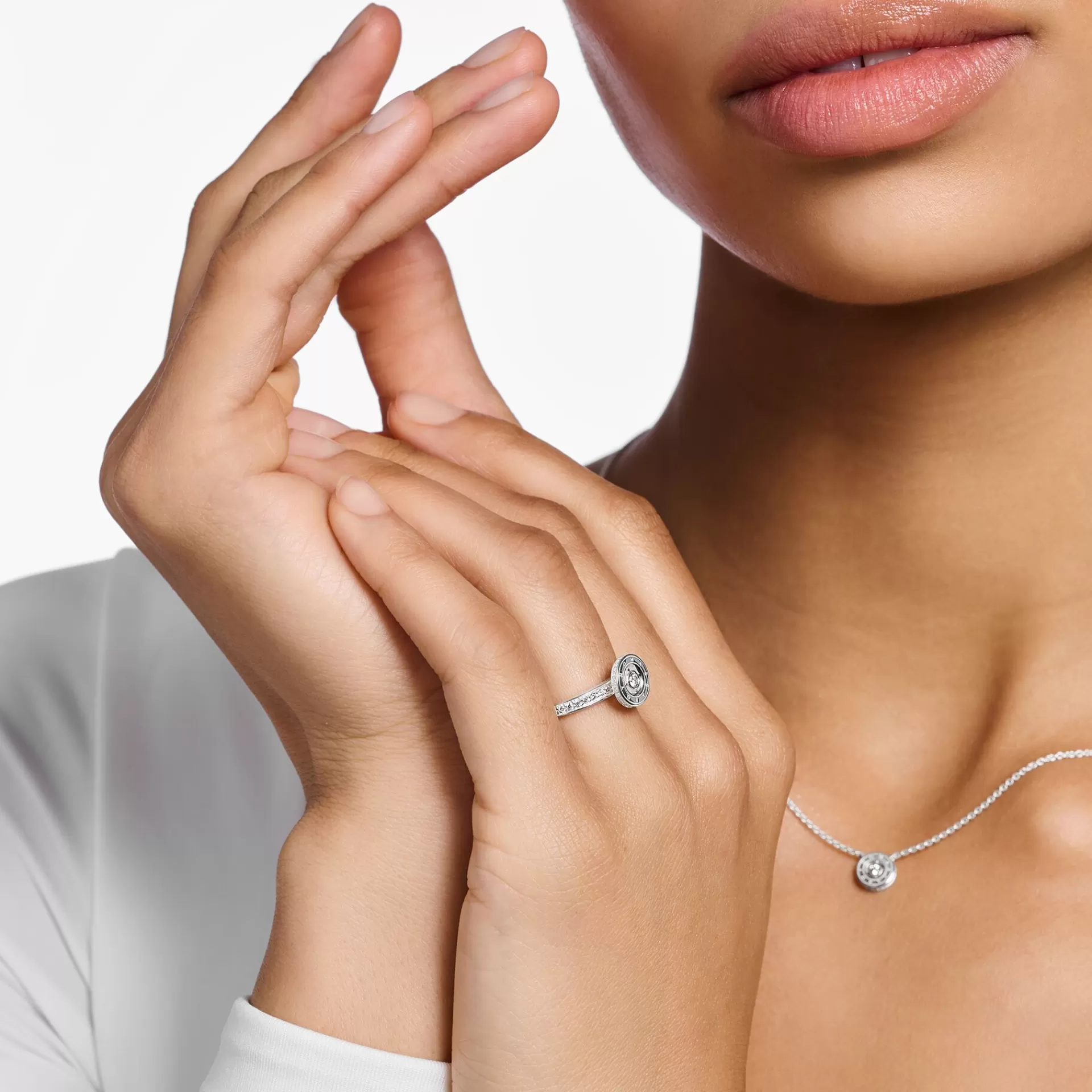 THOMAS SABO Ringar | Återvunnet 925 silver<RING CIRKEL MED VITA STENAR PAV&EACUTE; SILVER silverfargad, vit