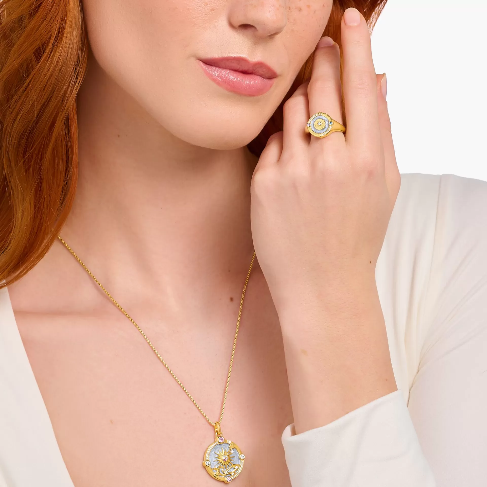 THOMAS SABO Ringar | 18K plätering<SIGILLRING MED SOLSYMBOL OCH STENAR - PL&AUML;TERAD gult guldfargad, vit, rosa, blå