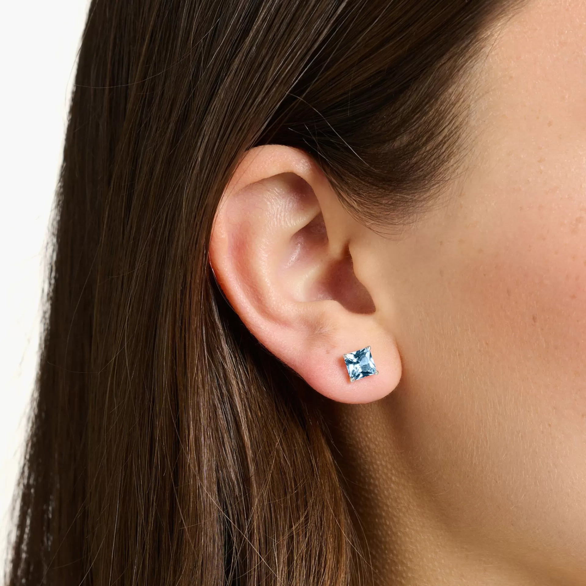 THOMAS SABO Stiftörhängen | Återvunnet 925 silver<STIFT&OUML;RH&AUML;NGEN MED AKVAMARINBL&ARING; STEN SILVER silverfargad, ljusblå